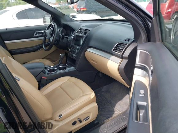 2017 Ford Explorer XLT z VIN 1FM5K8D86HGD44638, wystawiony jako IAAI lot #42628423 z przebiegiem 441 045 mil mil oraz . Historia ofert i sprzedaży dostępna na DreamBid. Obrazek 5.
