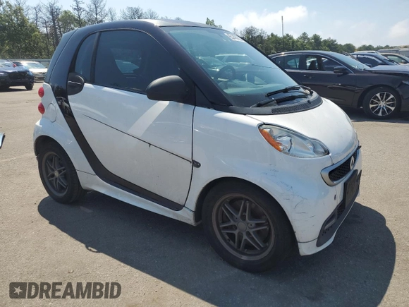 2015 Smart fortwo Passion z VIN WMEEJ3BA4FK816301, wystawiony jako Copart lot #65140935 z przebiegiem 83 465 mil mil oraz Czysty tytuł • Clean title. Historia ofert i sprzedaży dostępna na DreamBid. Obrazek 4.