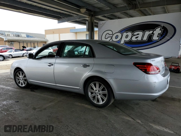 2008 Toyota Avalon XL z VIN 4T1BK36B28U321261, wystawiony jako Copart lot #60431595 z przebiegiem 178 799 mil mil oraz Czysty tytuł • Clean title. Historia ofert i sprzedaży dostępna na DreamBid. Obrazek 2.