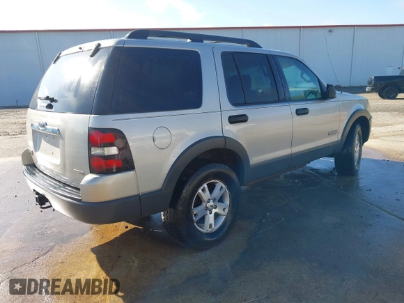 2006 Ford Explorer XLT with VIN 1FMEU73E46ZA26420, listed as a IAAI auction lot 41956971 with 282,677 mi miles. Bid and sale history available at carsss.com. Image 4.