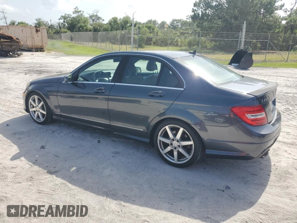 2013 Mercedes-Benz C 250 Sport z VIN WDDGF4HB4DA798325, wystawiony jako Copart lot #59855655 z przebiegiem 125 382 mil mil oraz Czysty tytuł • Clean title. Historia ofert i sprzedaży dostępna na DreamBid. Obrazek 2.
