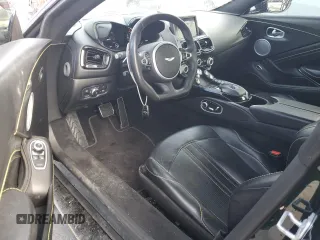 2020 Aston Martin Vantage z VIN SCFSMGAW4LGN03942, wystawiony jako Copart lot #49004855 z przebiegiem 42 583 mil mil oraz Szkody całkowita. Historia ofert i sprzedaży dostępna na DreamBid. Obrazek 8.