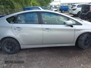 2013 Toyota Prius One z VIN JTDKN3DU8D5577456, wystawiony jako IAAI lot #42450796 z przebiegiem 228 498 mil mil oraz . Historia ofert i sprzedaży dostępna na DreamBid. Obrazek 13.