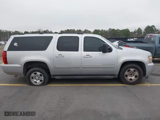 2010 Chevrolet Suburban Commercial with VIN 1GNUKHE30AR186320, listed as a IAAI auction lot 41544991 with 216,037 mi miles. Bid and sale history available at carsss.com. Image 13.