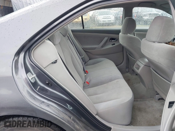 2008 Toyota Camry LE z VIN 4T1BE46KX8U762021, wystawiony jako IAAI lot #42072732 z przebiegiem 153 646 mil mil oraz . Historia ofert i sprzedaży dostępna na DreamBid. Obrazek 8.