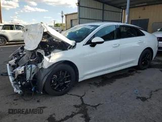 2025 Kia K5 LXS z VIN KNAG24J75S5292887, wystawiony jako Copart lot #59389815 z przebiegiem 12 690 mil mil oraz Szkoda całkowita • Salvage title. Historia ofert i sprzedaży dostępna na DreamBid. Obrazek 1.