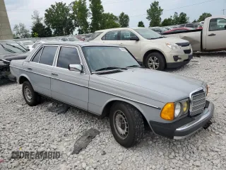 1983 Mercedes-Benz 300 with VIN WDBAB33A7DB020789, listed as a Copart auction lot 63806404 with 190,258 mi miles and Clean Title. Bid and sale history available at carsss.com. Image 4.