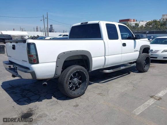2004 Chevrolet Silverado 1500 Work Truck with VIN 2GCEC19V541248594, listed as a IAAI auction lot 41989404 with 257,328 mi miles. Bid and sale history available at carsss.com. Image 4.