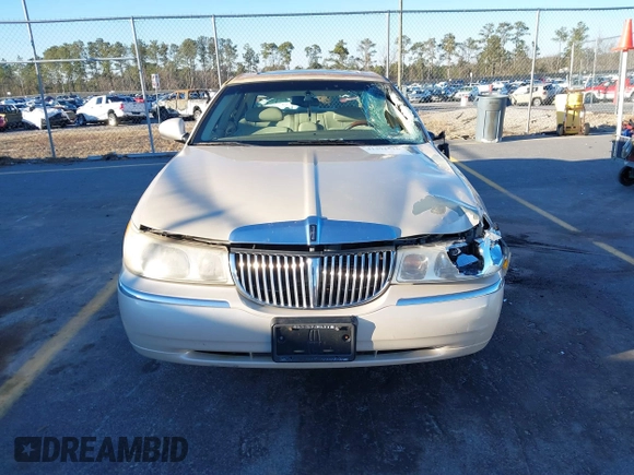 2001 Lincoln Town Car Cartier z VIN 1LNHM83W21Y621003, wystawiony jako IAAI lot #41291516 z przebiegiem 145 455 mil mil oraz . Historia ofert i sprzedaży dostępna na DreamBid. Obrazek 12.