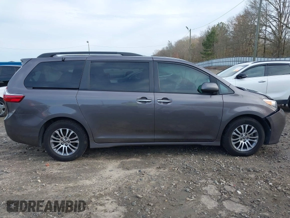 2020 Toyota Sienna XLE Auto Access Seat with VIN 5TDYZ3DCXLS074767, listed as a IAAI auction lot 41584795 with 73,568 mi miles. Bid and sale history available at carsss.com. Image 13.