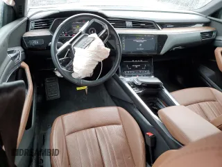 2019 Audi e-tron Premium Plus с VIN WA1LABGE7KB021954, выставлен на аукционе Copart как лот 47867025 с пробегом 74 853 миль миль и Списание • Salvage title. История ставок и продаж доступна на DreamBid. Изображение 8.
