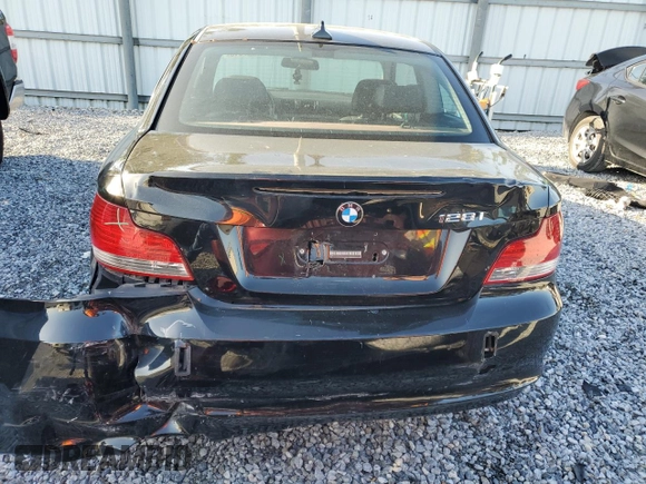 2011 BMW 1 Series 128i z VIN WBAUP7C54BVK78416, wystawiony jako Copart lot #49027615 z przebiegiem 172 409 mil mil oraz Szkoda całkowita • Salvage title. Historia ofert i sprzedaży dostępna na DreamBid. Obrazek 6.