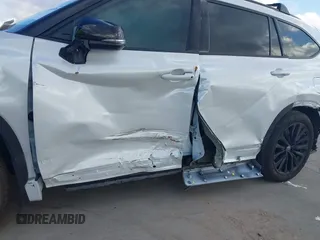 2024 Toyota Highlander LE z VIN 5TDKDRAH7RS534676, wystawiony jako IAAI lot #41516978 z przebiegiem 11 272 mil mil oraz . Historia ofert i sprzedaży dostępna na DreamBid. Obrazek 6.