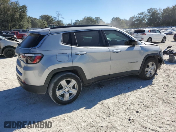 2022 Jeep Compass Altitude z VIN 3C4NJCBB7NT139457, wystawiony jako Copart lot #83322804 z przebiegiem 47 017 mil mil oraz Szkoda całkowita • Salvage title. Historia ofert i sprzedaży dostępna na DreamBid. Obrazek 3.