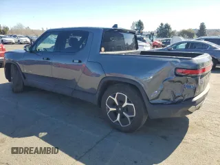 2022 Rivian R1T Adventure z VIN 7FCTGAAA5NN014843, wystawiony jako Copart lot #47668545 z przebiegiem 42 640 mil mil oraz Szkody całkowita. Historia ofert i sprzedaży dostępna na DreamBid. Obrazek 2.