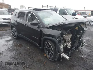 2020 Jeep Compass Limited with VIN 3C4NJDCB6LT142612, listed as a IAAI auction lot 41010987 with 33,126 mi miles. Bid and sale history available at carsss.com. Image 1.