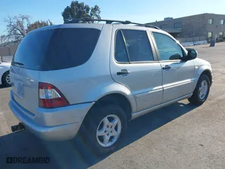 2001 Mercedes-Benz M-Class with VIN 4JGAB54E51A274528, listed as a IAAI auction lot 41290721 with 174,472 mi miles. Bid and sale history available at carsss.com. Image 4.