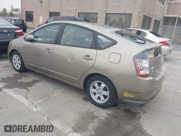 2005 Toyota Prius with VIN JTDKB20U350126328, listed as a IAAI auction lot 42098924 with 237,916 mi miles. Bid and sale history available at carsss.com. Image 3.