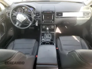 2013 Volkswagen Touareg Exec z VIN WVGEF9BP7DD009467, wystawiony jako Copart lot #47492725 z przebiegiem 109 511 mil mil oraz Szkoda całkowita • Salvage title. Historia ofert i sprzedaży dostępna na DreamBid. Obrazek 8.