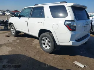 2019 Toyota 4Runner SR5 with VIN JTEZU5JR4K5193177, listed as a IAAI auction lot 41630718 with 136,381 mi miles. Bid and sale history available at carsss.com. Image 3.