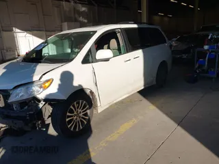 2018 Toyota Sienna XLE Auto Access Seat with VIN 5TDYZ3DC9JS907715, listed as a IAAI auction lot 41557733 with 133,270 mi miles. Bid and sale history available at carsss.com. Image 18.