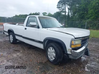 1993 Dodge Dakota S z VIN 1B7FL26X5PS202557, wystawiony jako IAAI lot #42224806 z przebiegiem 87 871 mil mil oraz . Historia ofert i sprzedaży dostępna na DreamBid. Obrazek 1.