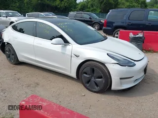 2020 Tesla Model 3 Long Range z VIN 5YJ3E1EB4LF637770, wystawiony jako IAAI lot #42424119 z przebiegiem 67 112 mil mil oraz . Historia ofert i sprzedaży dostępna na DreamBid. Obrazek 1.