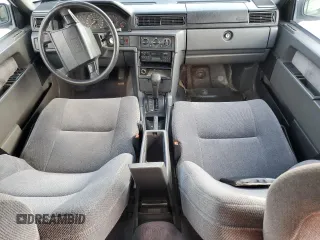 1994 Volvo 900 Action z VIN YV1JS831XR1164147, wystawiony jako Copart lot #70037624 z przebiegiem 194 245 mil mil oraz Szkody całkowita. Historia ofert i sprzedaży dostępna na DreamBid. Obrazek 8.
