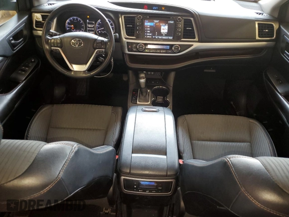 2018 Toyota Highlander LE с VIN 5TDBZRFH6JS834630, выставлен на аукционе Copart как лот 59680915 с пробегом 93 904 миль миль и Списание • Salvage title. История ставок и продаж доступна на DreamBid. Изображение 8.