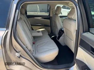 2020 Lincoln Nautilus Standard z VIN 2LMPJ8J93LBL15854, wystawiony jako Copart lot #57672975 z przebiegiem 37 398 mil mil oraz Tytuł czysty. Historia ofert i sprzedaży dostępna na DreamBid. Obrazek 11.
