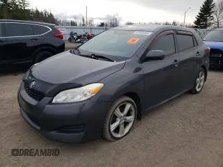 2009 Toyota Matrix S z VIN 2T1KE40E79C021007, wystawiony jako Copart lot #83045034 z przebiegiem Nie podano mil oraz Czysty tytuł • Clean title. Historia ofert i sprzedaży dostępna na DreamBid. Obrazek 1.
