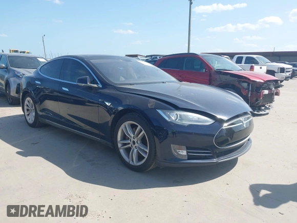 2013 Tesla Model S Performance с VIN 5YJSA1CP7DFP25848, выставлен на аукционе IAAI как лот 42511007 с пробегом 144 321 миль миль и . История ставок и продаж доступна на DreamBid. Изображение 1.
