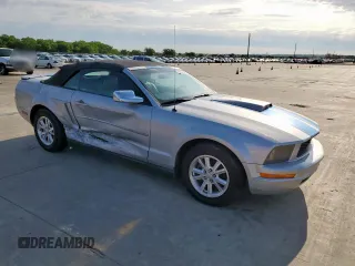 2008 Ford Mustang Deluxe z VIN 1ZVHT84NX85201463, wystawiony jako Copart lot #55823485 z przebiegiem 197 944 mil mil oraz Czysty tytuł • Clean title. Historia ofert i sprzedaży dostępna na DreamBid. Obrazek 4.