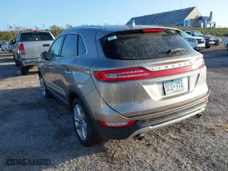 2019 Lincoln MKC Select with VIN 5LMCJ2C93KUL34978, listed as a IAAI auction lot 40578830 with 1 mi miles. Bid and sale history available at carsss.com. Image 3.