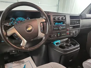 2015 Chevrolet Express Cargo z VIN 1GCWGFCF3F1168503, wystawiony jako IAAI lot #42546933 z przebiegiem 104 968 mil mil oraz . Historia ofert i sprzedaży dostępna na DreamBid. Obrazek 48.