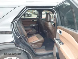 2022 Ford Explorer King Ranch z VIN 1FM5K8LC5NGA34787, wystawiony jako IAAI lot #42066427 z przebiegiem 82 945 mil mil oraz . Historia ofert i sprzedaży dostępna na DreamBid. Obrazek 8.