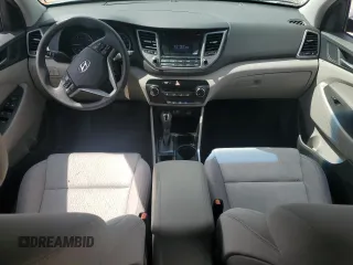 2017 Hyundai Tucson SE z VIN KM8J23A45HU306130, wystawiony jako Copart lot #55760375 z przebiegiem 106 294 mil mil oraz Czysty tytuł • Clean title. Historia ofert i sprzedaży dostępna na DreamBid. Obrazek 8.