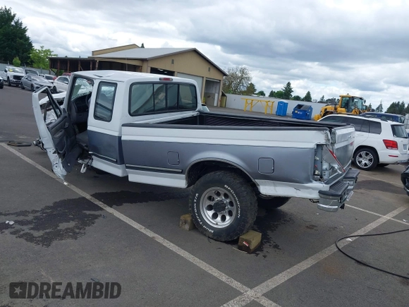 1996 Ford F-250 z VIN 1FTHX26F8TEB61614, wystawiony jako IAAI lot #42255763 z przebiegiem Nie podano mil oraz . Historia ofert i sprzedaży dostępna na DreamBid. Obrazek 3.