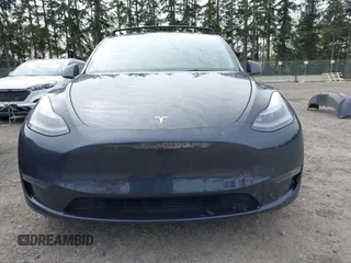 2024 Tesla Model Y Long Range with VIN 7SAYGAEE5RF981789, listed as a IAAI auction lot 41991292 with 21,103 mi miles. Bid and sale history available at carsss.com. Image 13.