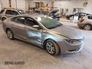 2015 Chrysler 200 Limited z VIN 1C3CCCAB1FN679279, wystawiony jako IAAI lot #42070078 z przebiegiem 149 608 mil mil oraz . Historia ofert i sprzedaży dostępna na DreamBid. Obrazek 1.