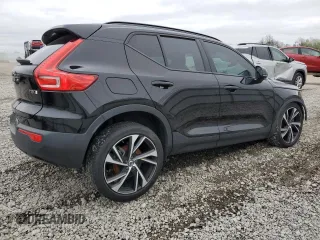 2021 Volvo XC40 R-Design with VIN YV4162UM0M2424488, listed as a Copart auction lot 51258465 with 39,270 mi miles and Salvage Title. Bid and sale history available at carsss.com. Image 3.