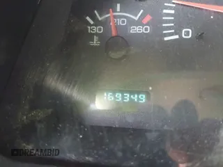 1999 Dodge 1500 z VIN 3B7HC13Z3XM535941, wystawiony jako IAAI lot #42174202 z przebiegiem 169 349 mil mil oraz . Historia ofert i sprzedaży dostępna na DreamBid. Obrazek 15.