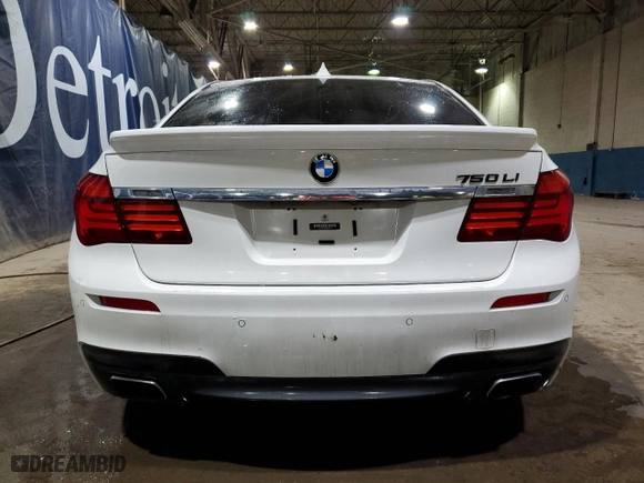 2013 BMW 7 Series 750Li with VIN WBAYE8C55DD132113, listed as a Copart auction lot 42035025 with 183,521 mi miles and Clean Title. Bid and sale history available at carsss.com. Image 6.