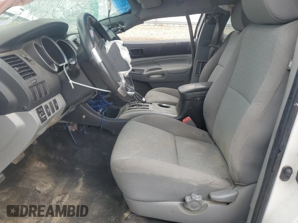 2013 Toyota Tacoma z VIN 5TFUX4EN7DX021546, wystawiony jako Copart lot #59913335 z przebiegiem 110 880 mil mil oraz Nie do naprawy • Non repairable. Historia ofert i sprzedaży dostępna na DreamBid. Obrazek 7.