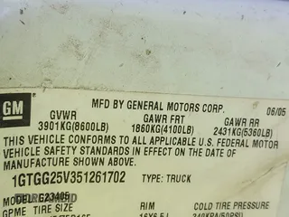 2005 GMC Savana Cargo Van with VIN 1GTGG25V351261702, listed as a IAAI auction lot 41753480 with 358,523 mi miles. Bid and sale history available at carsss.com. Image 9.
