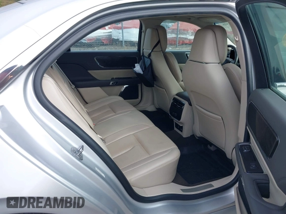 2019 Lincoln Continental Select with VIN 1LN6L9TK2K5606176, listed as a IAAI auction lot 40445548 with 32,327 mi miles. Bid and sale history available at carsss.com. Image 8.