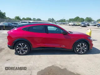 2023 Ford Mustang Mach-E Premium z VIN 3FMTK3SU3PMA70202, wystawiony jako IAAI lot #42291558 z przebiegiem 16 333 mil mil oraz . Historia ofert i sprzedaży dostępna na DreamBid. Obrazek 13.