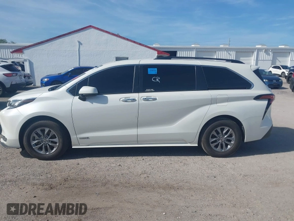 2021 Toyota Sienna XLE with VIN 5TDYRKEC0MS002020, listed as a IAAI auction lot 41952525 with 345,978 mi miles. Bid and sale history available at carsss.com. Image 14.