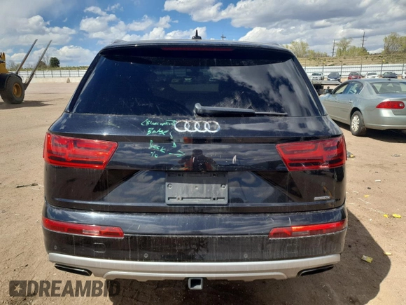 2017 Audi Q7 Premium Plus z VIN WA1LAAF71HD009745, wystawiony jako Copart lot #53754885 z przebiegiem 129 993 mil mil oraz Szkoda całkowita • Salvage title. Historia ofert i sprzedaży dostępna na DreamBid. Obrazek 6.