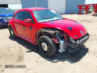 2014 Volkswagen Beetle 2.5L z VIN 3VWHX7AT8EM607412, wystawiony jako IAAI lot #42498009 z przebiegiem 151 020 mil mil oraz . Historia ofert i sprzedaży dostępna na DreamBid. Obrazek 1.